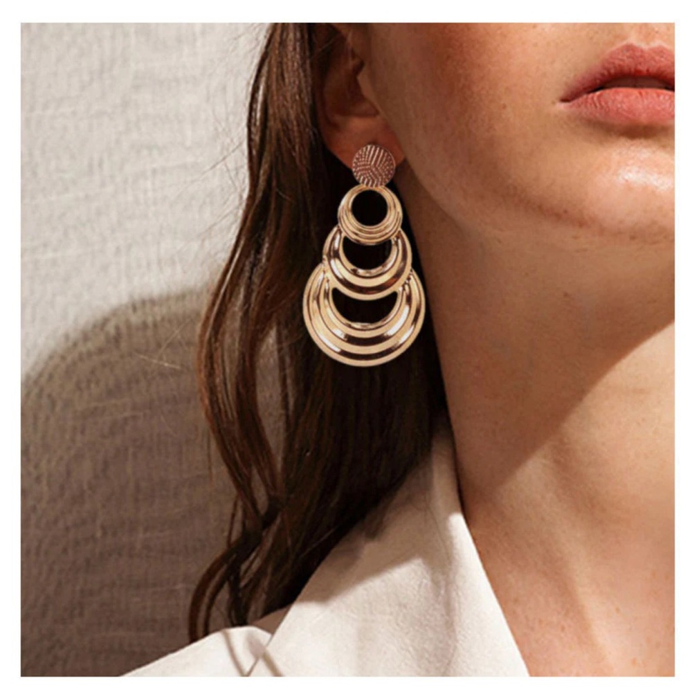 Elegant Gold Hoop Earrings